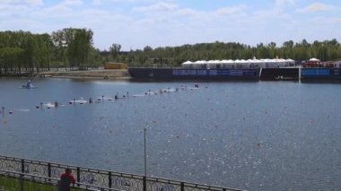 Barnaul, Rusya - 21 Mayıs 2021. Kano macerası. Koşu yarışması