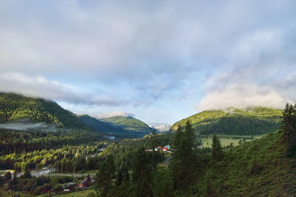 Rekreační krajina. Ruské Altai hory. Multa region. Koncept setrvání — Stock fotografie