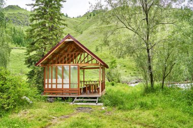 Holistay 'ın evi. Kır yürüyüşü. Tatil manzarası. Rus Altai Dağları