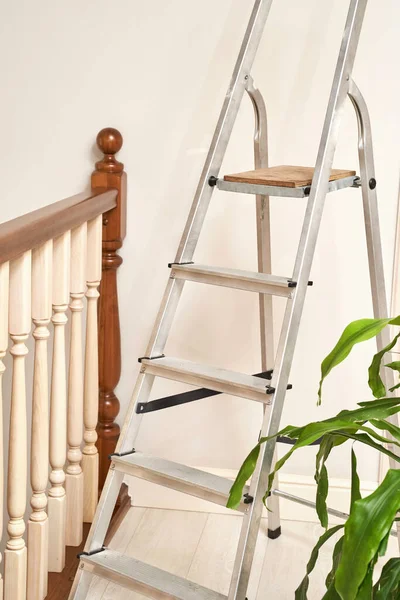 Home stepladder. Indoor interior. Renovation concept — Stock Photo, Image