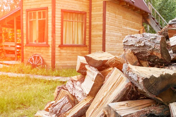 Holzofen. Holzstapel Textur Hintergrund. Bäume lagern. Laubholzstapel — Stockfoto