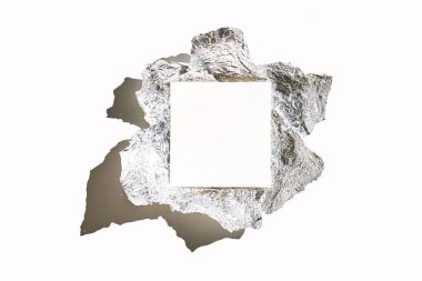 Trend güneşli folyo modeli. Beyaz kağıt. Tebrikler metal kart. Sıfır atık