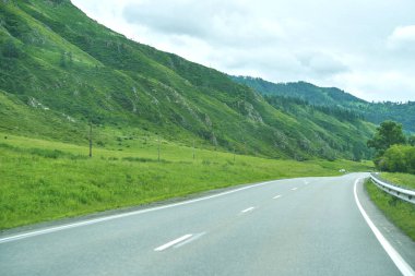 Tatil gezisi manzarası. Altai Dağları. Çoklu bölge.