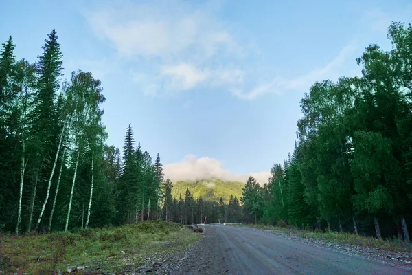 Urlaub Roadtrip Landschaft. Russisches Altaigebirge. Multi-Region — Stockfoto