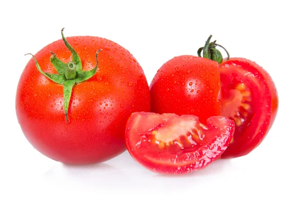 Um inteiro e um corte de tomate vermelho — Fotografia de Stock