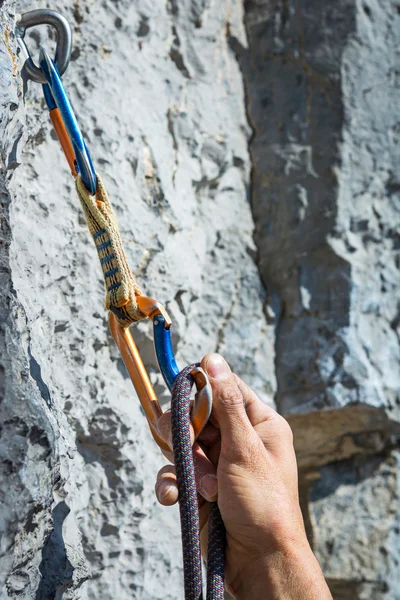 Karabina a horolezecké lano — Stock fotografie