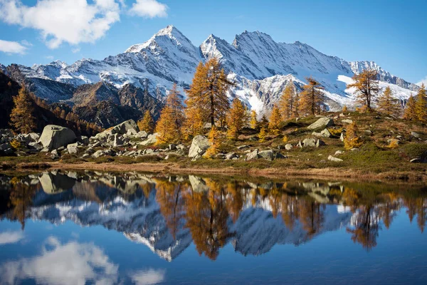 Scenic Autumn Mountains Landscape Alpine Lake Gran Paradiso National Park — Stock Photo, Image