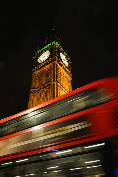 Efter Röd Buss Som Passerade Big Ben Och Brittiska Parlamentet — Stockfoto