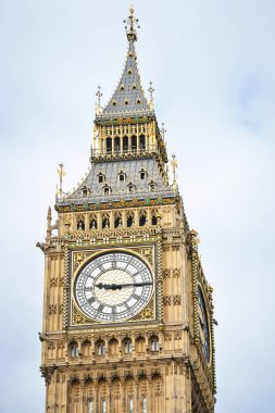 Big Ben saat kulesi ve Westminster Köprüsü. Londra, İngiltere