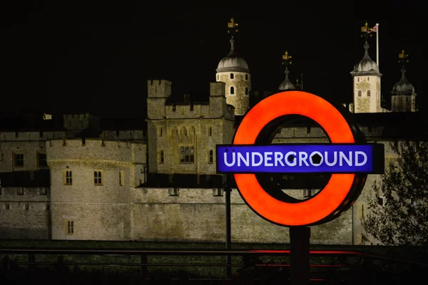 London Tunnelbaneskylt Nära Tower London Station Storbritannien — Stockfoto