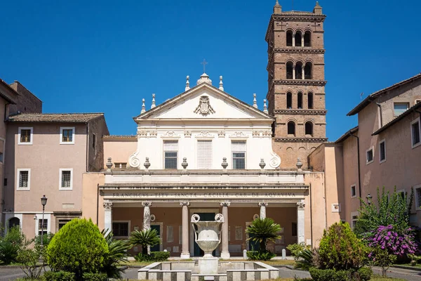 Binnenplaats Gevel Van Santa Cecilia Trastevere Basiliek Rome Italië Rechtenvrije Stockafbeeldingen