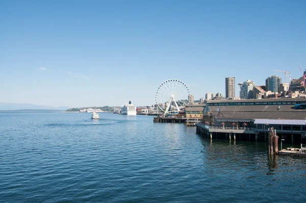 Seattle manzarası ile büyük tekerlek — Stok fotoğraf