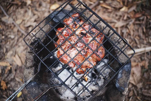 Cerdo Asado Una Parrilla Carbón Para Cena —  Fotos de Stock