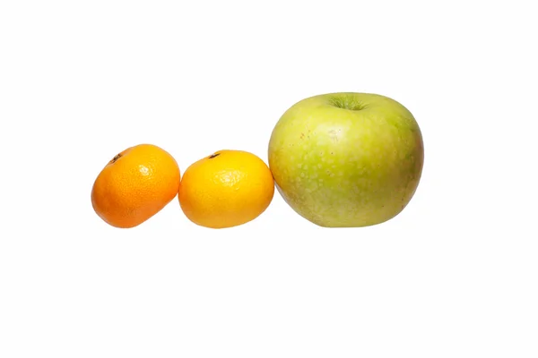 Zielone jabłko i mandarynki. — Zdjęcie stockowe