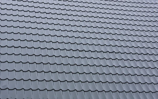 Döşenmiş çatı metal parçası.