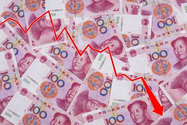 Взятка, показывающая снижение китайского юаня — стоковое фото