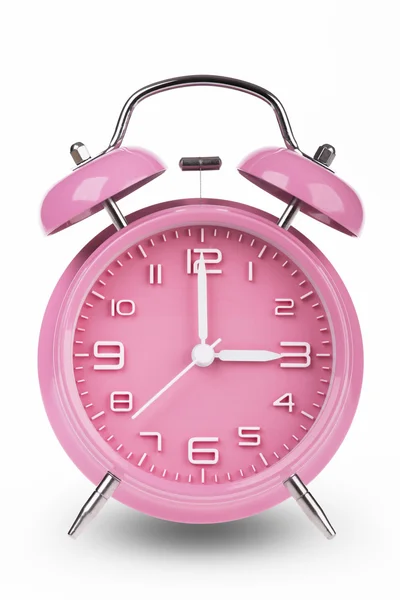 Reloj despertador rosa con las manos a las 3 am o pm aislado sobre un fondo blanco . —  Fotos de Stock