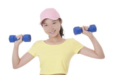 Beyaz bir arka plan üzerinde izole halter ağırlık kullanarak dışarı çalışma güzel Asyalı kadın