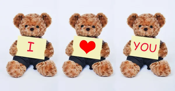 Ведмідь Тедді тримає жовтий знак, кажучи, що я люблю тебе ізольовано на — стокове фото
