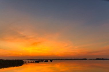 Ruegen adasındaki Baltık Denizi 'nde gün doğumu, gün batımı