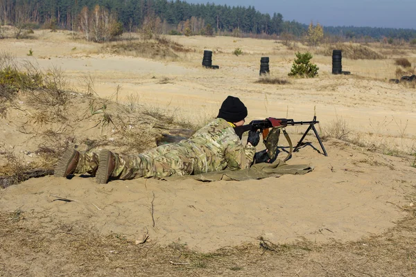 Soldier shoots from a shooting-iron, weapon — Stock Photo, Image