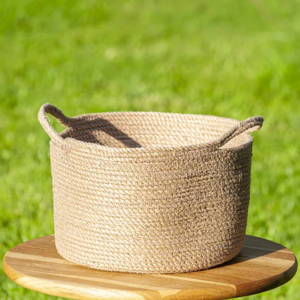 Panier Tricoté Pot Tricoté Sur Table Macro Dans Prairie — Photo