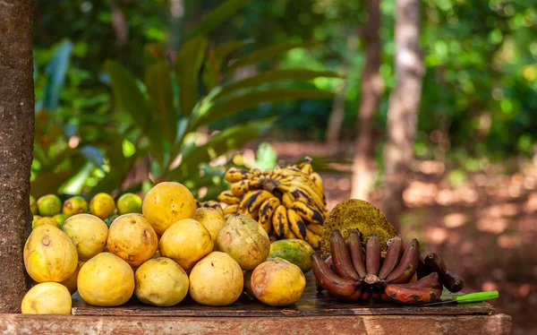 Veel Rijp Tropisch Fruit Als Van Jeckfruit Bananen Passievruchten Tafel — Stockfoto