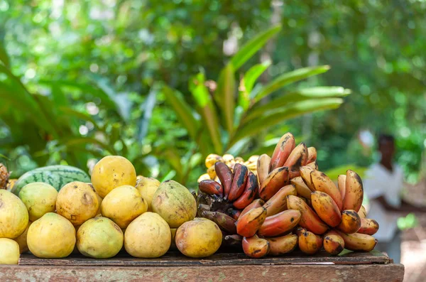 Beaucoup Fruits Mûrs Passion Bananes Sur Table Marché Avec Des — Photo