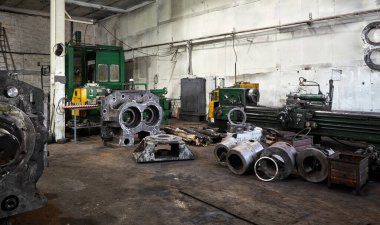 Fabrikadaki endüstriyel makine