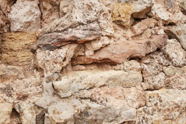 Kule arka planındaki eski tuğla duvar