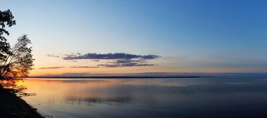 panorama peyzaj nehir kıyısı gün batımı