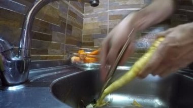 Maydanoz kökü peeling
