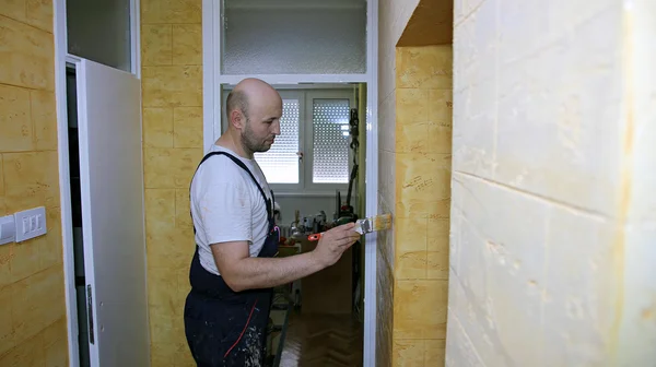 House Painter Paints Wall With Brush — Stock Photo, Image