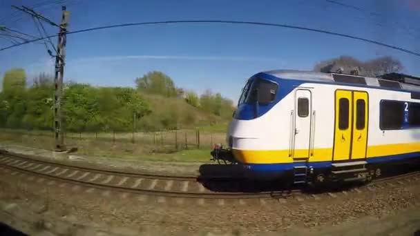 Train roulant sur rails — Video