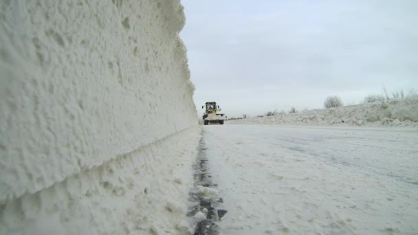 Snow Plow Clearing Road Efter Vintersnöstorm Underhåll Och Säkerhet Vintervägarna — Stockvideo