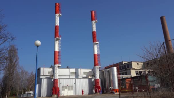 Power Plant Exterior Industrial Chimneys Power Plant Workers Industrial Power — Stock Video