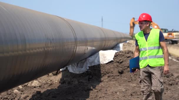 Inspetor Construção Gás Pipeline Construction Site Escrita Supervisor Área Transferência — Vídeo de Stock