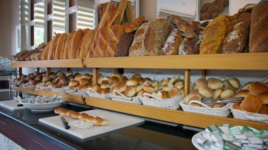ekmek görünen bir otel büfe