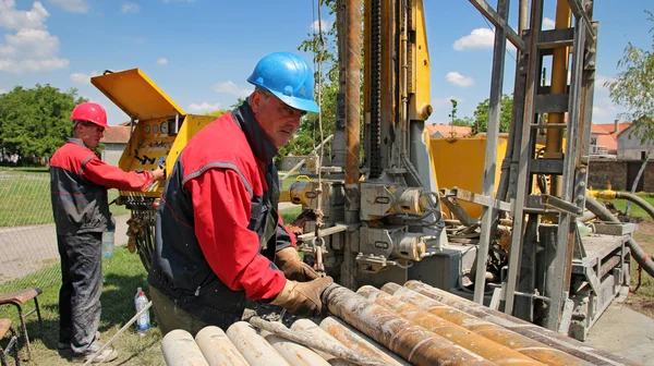 Ölarbeiter bei der Arbeit — Stockfoto