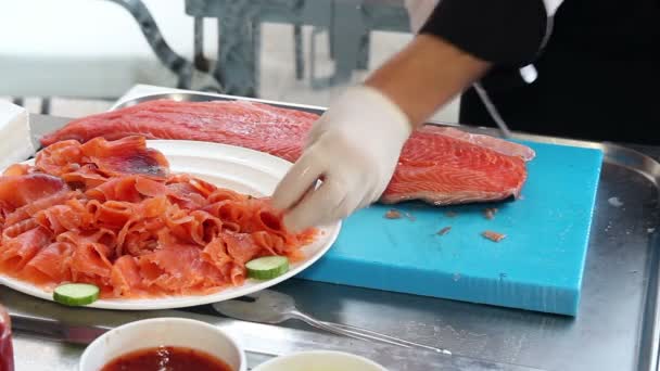 Chef Slicing Salmon Fish — Stock Footage Chef Slicing Salmon Fish Royalty Free Stock Footage