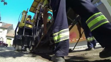 İşçilerin yol inşaatı