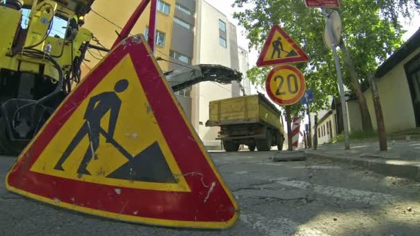 Pekerja konstruksi jalan — Stok Video