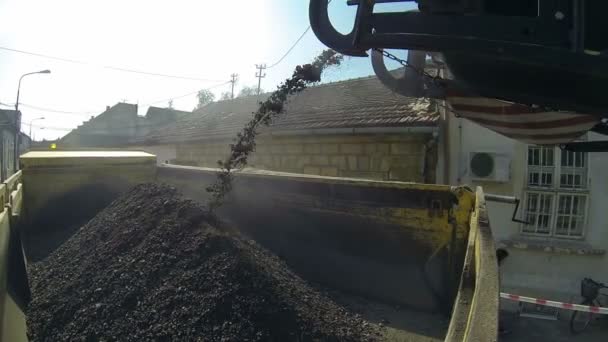 Fresadora de asfalto en acción — Vídeos de Stock