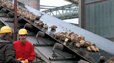 Fabrika işçisi için konuşmaya mühendisi