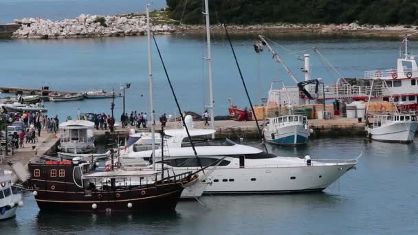 Οι άνθρωποι στο Yacht Marine — Αρχείο Βίντεο