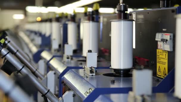 Máquinas e equipamentos na indústria têxtil . — Vídeo de Stock