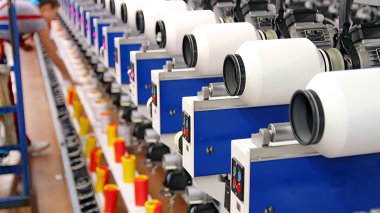 İşyerinde kadın Tekstil işçisi