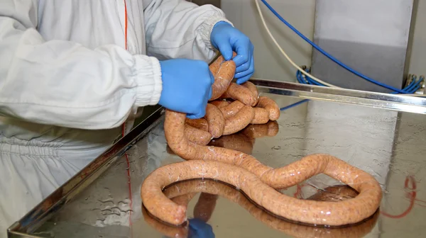 Produção de enchidos na indústria da carne — Fotografia de Stock