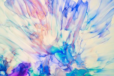 Alkol mürekkebi tekniğinde doğal lüks, soyut, akışkan sanat resimleri. Şefkatli ve rüya gibi duvar kağıtları. Renklerin karışımı şeffaf dalgalar ve altın girdaplar yaratır. Posterler ve diğer basılı materyaller için