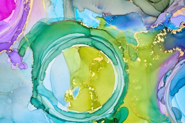 Şeffaf renk akımları, yılan gibi kıvrılan metalik girdaplar ve köpüklü renk spreyleri bu serbest akan dokuların manzarasını şekillendirir. Alkol mürekkebi tekniğindeki doğal lüks, akışkan sanat resimleri.